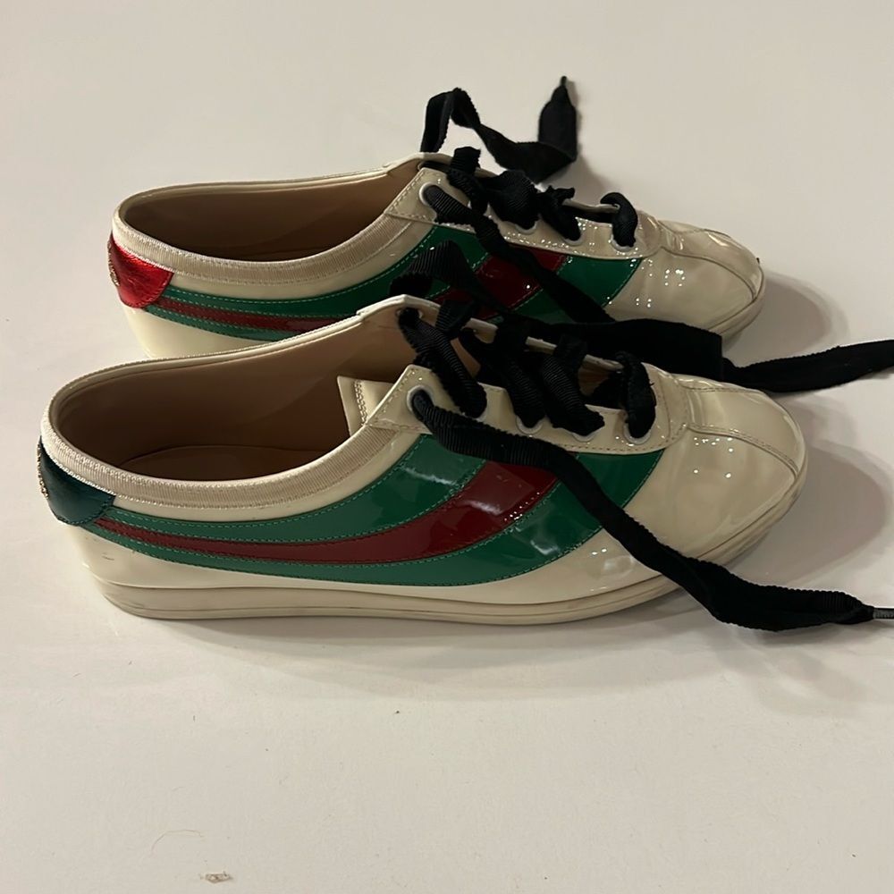 Gucci White and Red Sneakers Sleek Design - Picture 2 of 7
